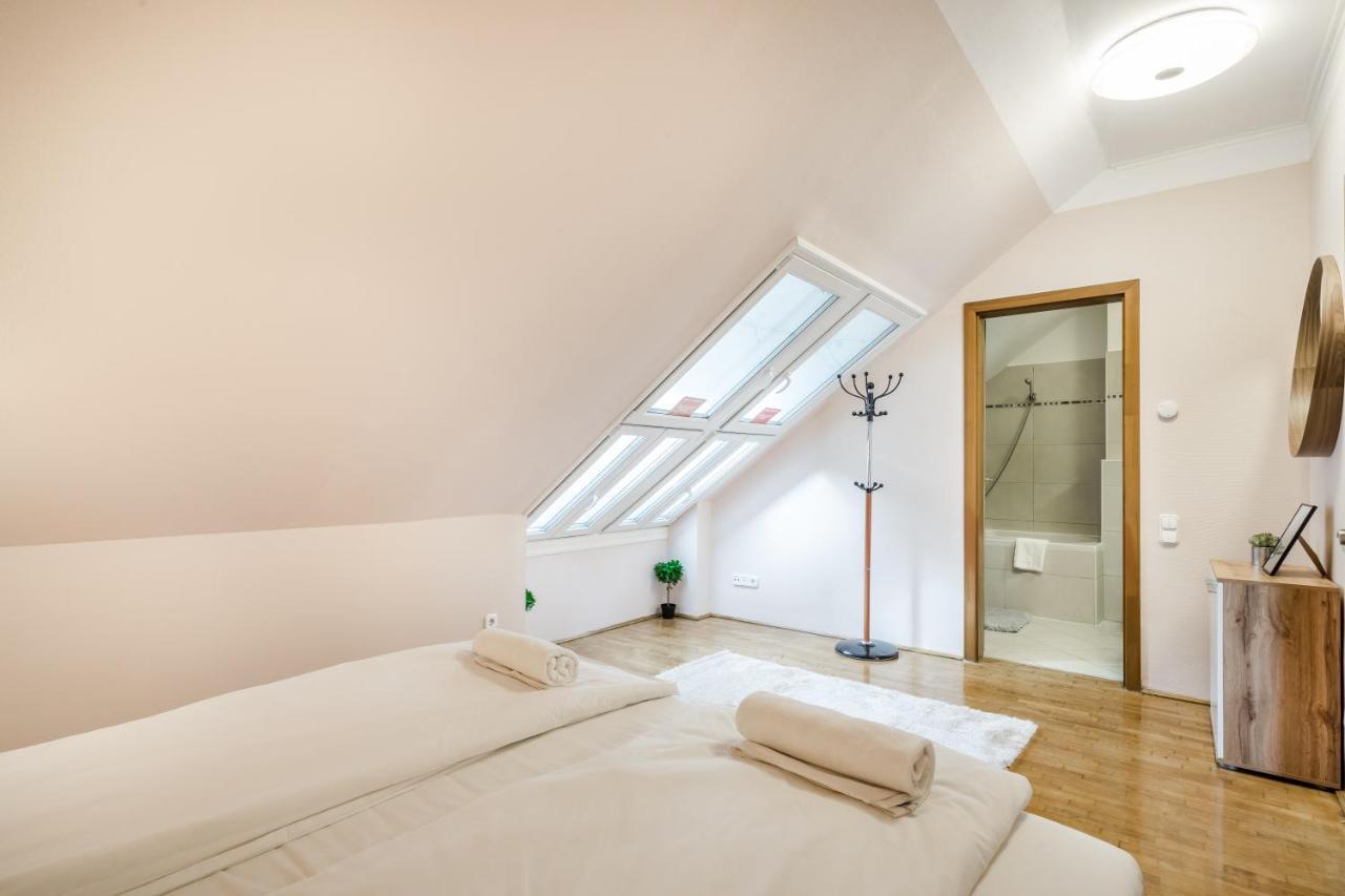 Bpr Timber Loft Home With Balcony 布达佩斯 外观 照片